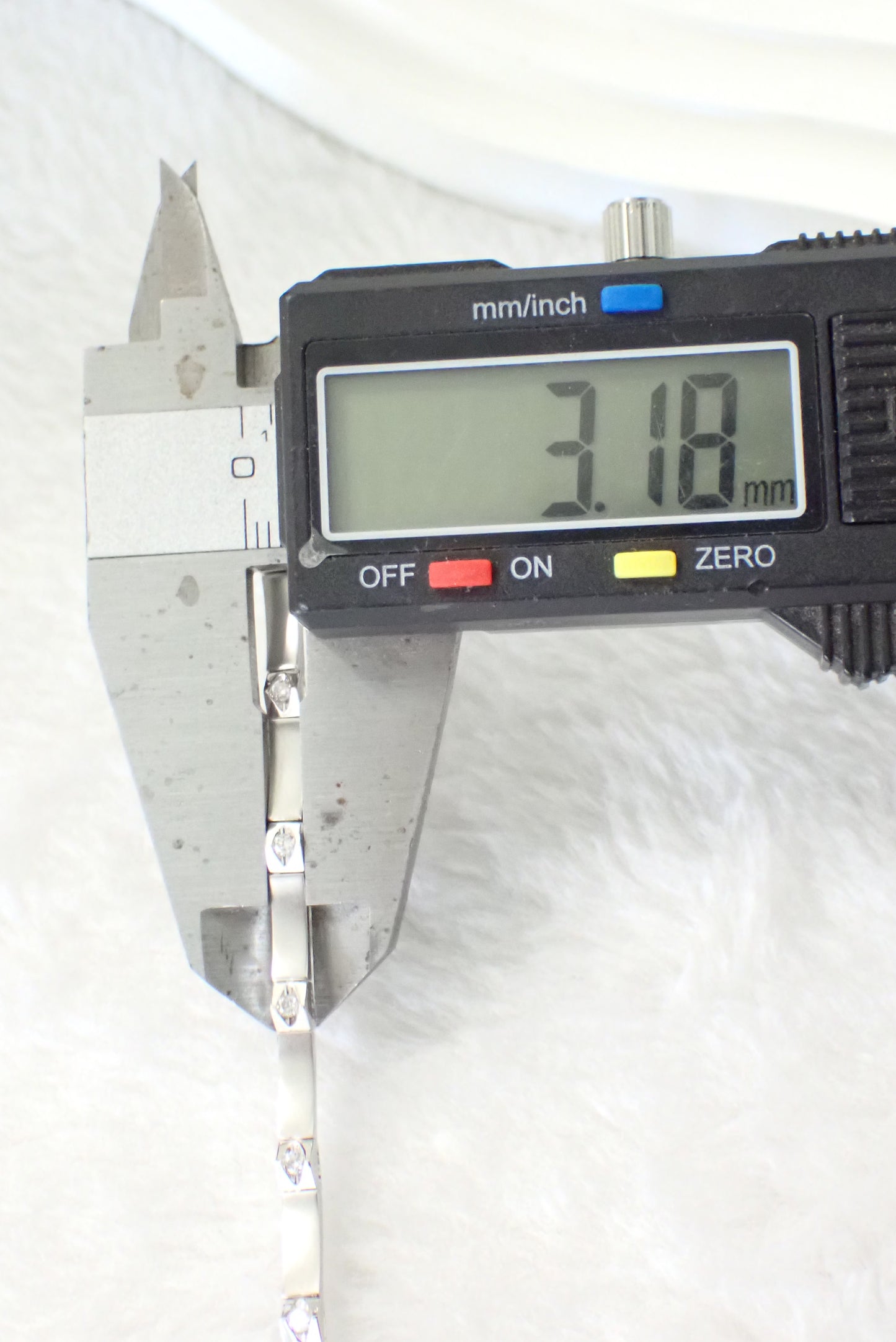 18K White Gold Diamond Bracelet – 0.035ct | Elegant Minimalist Design