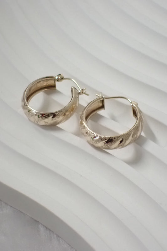 10K Yellow Gold Textured Hoop Earrings – Pre-owned, Cleaned & Polished