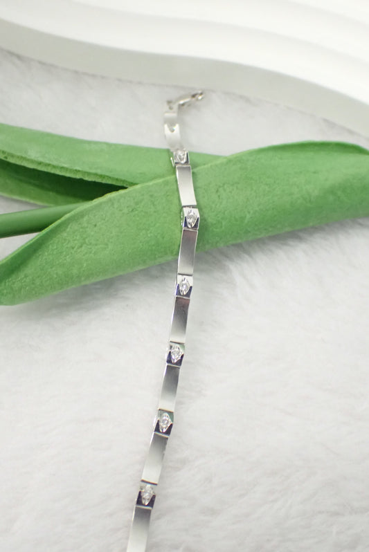 18K White Gold Diamond Bracelet – 0.035ct | Elegant Minimalist Design